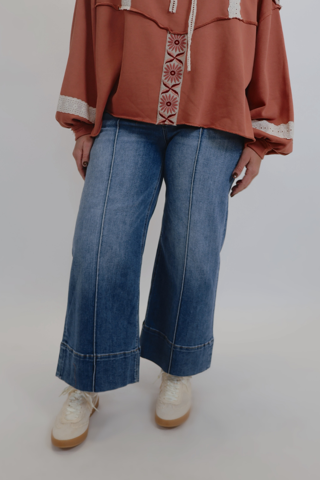 Jeans a gamba larga Lola Pintuck Crop